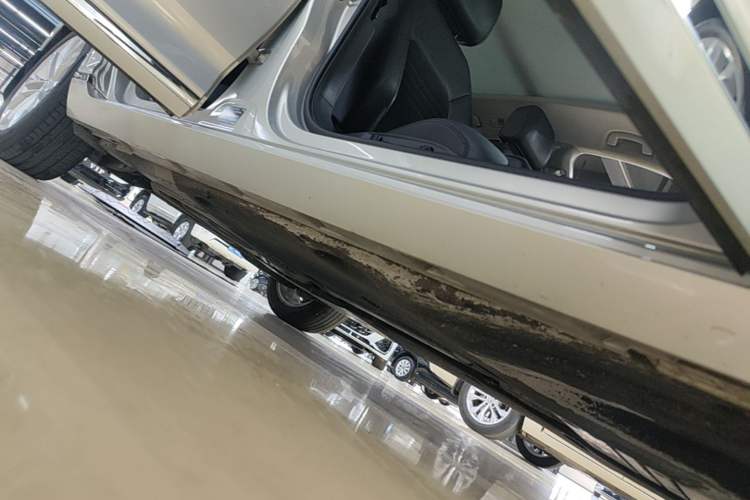 Used Volkswagen Magotan 2017 380TSI DSG Luxury Model Right Side Sill