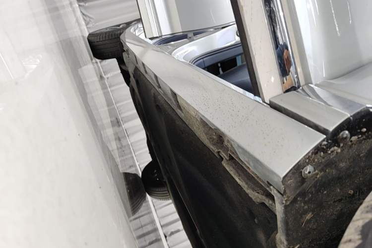 Used Volkswagen Magotan 2017 330TSI DSG Luxury Model Right Side Sill