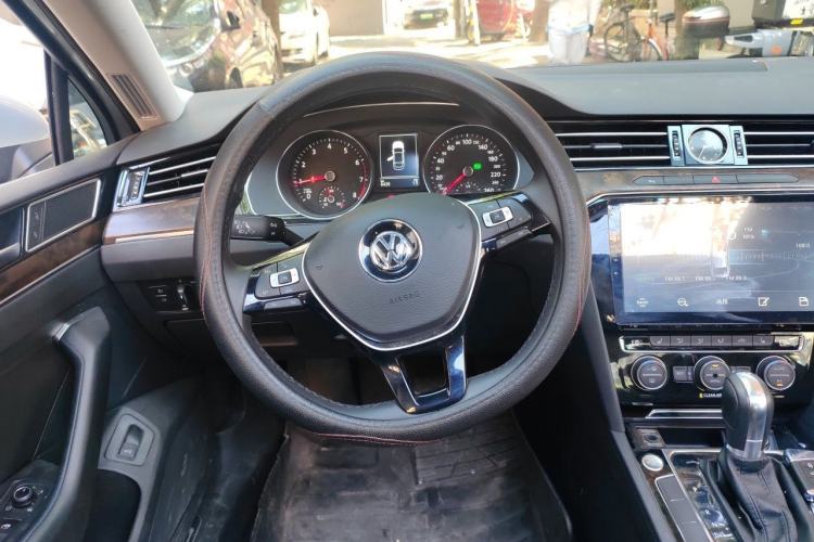 Used Volkswagen Magotan 2017 330TSI DSG Luxury Model Steering Wheel