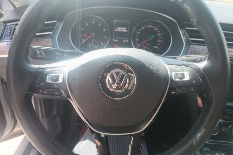 Used Volkswagen Magotan 2017 330TSI DSG Luxury Model Steering Wheel