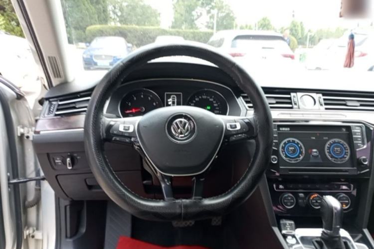 Used Volkswagen Magotan 2017 330TSI DSG Luxury Model Steering Wheel