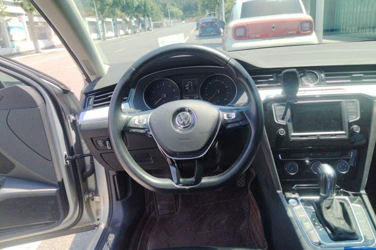 Used Volkswagen Magotan 2017 330TSI DSG Leading Model Steering Wheel