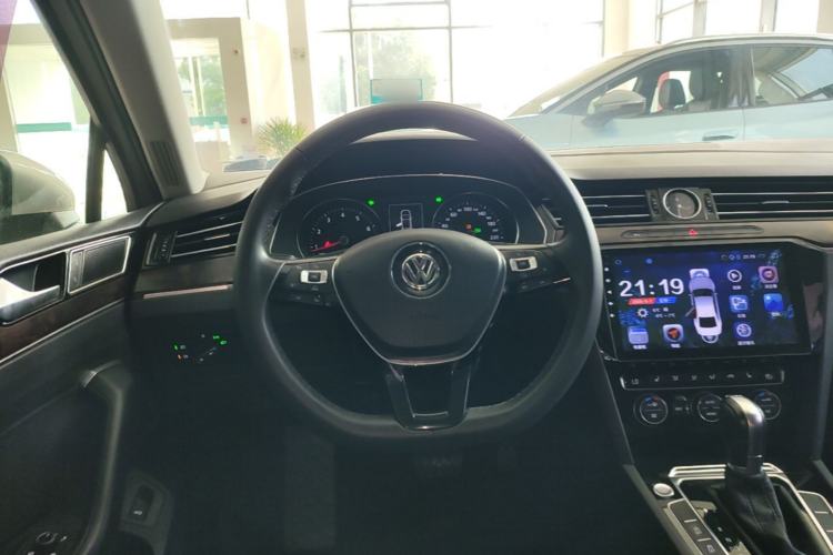 Used Volkswagen Magotan 2017 330TSI DSG Luxury Model Steering Wheel