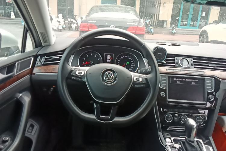 Used Volkswagen Magotan 2017 380TSI DSG Prestige Edition Steering Wheel