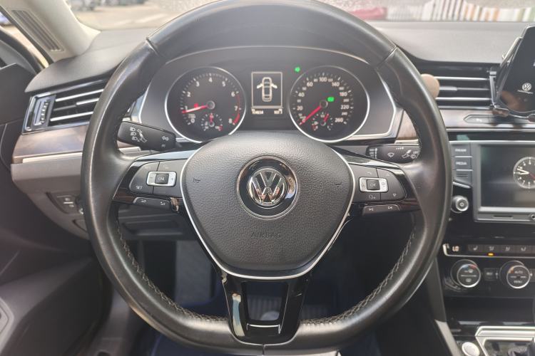 Used Volkswagen Magotan 2017 330TSI DSG Luxury Model Steering Wheel