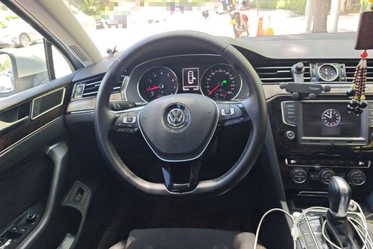 Used Volkswagen Magotan 2017 330TSI DSG Luxury Model Steering Wheel