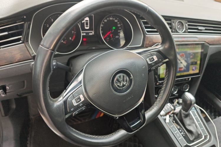Used Volkswagen Magotan 2017 330TSI DSG Luxury Model Steering Wheel