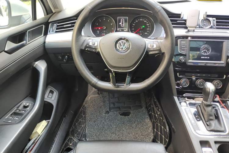 Used Volkswagen Magotan 2017 330TSI DSG Leading Model Steering Wheel