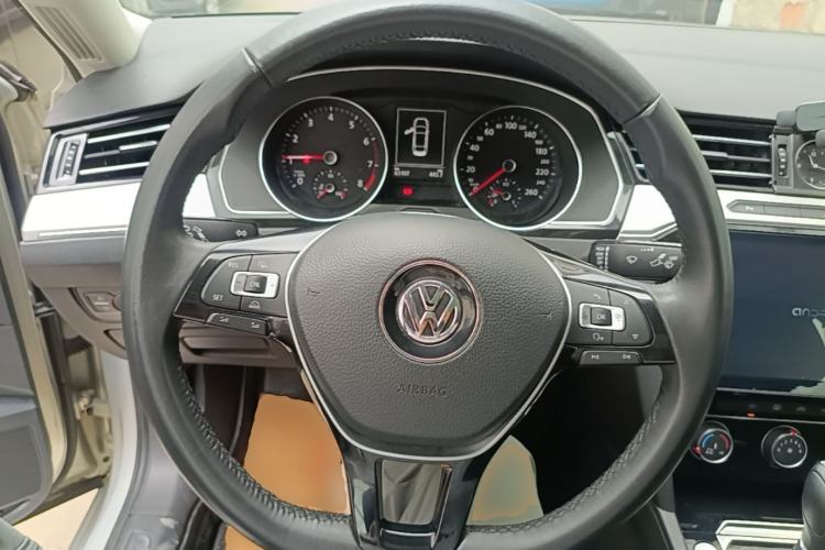 Used Volkswagen Magotan 2017 330TSI DSG Leading Model Steering Wheel