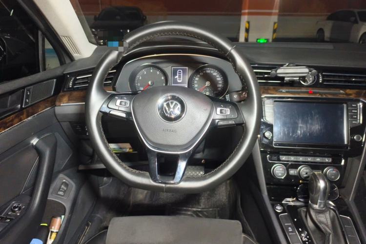 Used Volkswagen Magotan 2017 330TSI DSG Luxury Model Steering Wheel