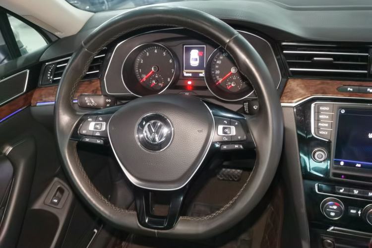 Used Volkswagen Magotan 2017 330TSI DSG Luxury Model Steering Wheel