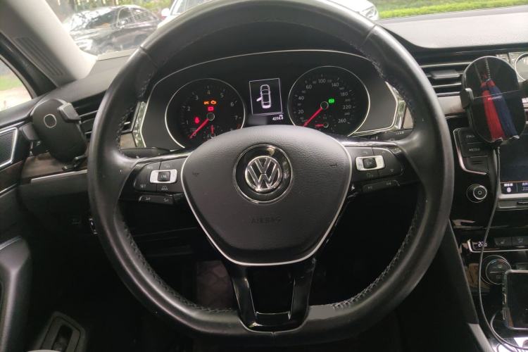 Used Volkswagen Magotan 2017 330TSI DSG Luxury Model Steering Wheel