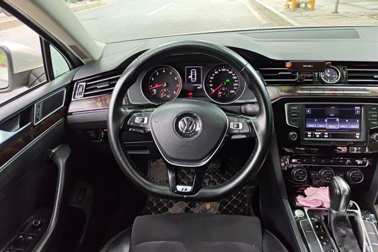 Used Volkswagen Magotan 2017 330TSI DSG Luxury Model Steering Wheel