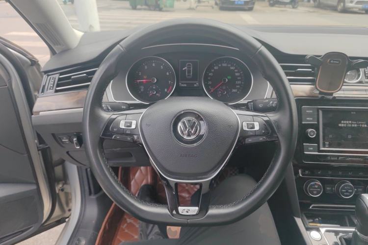 Used Volkswagen Magotan 2017 330TSI DSG Luxury Model Steering Wheel