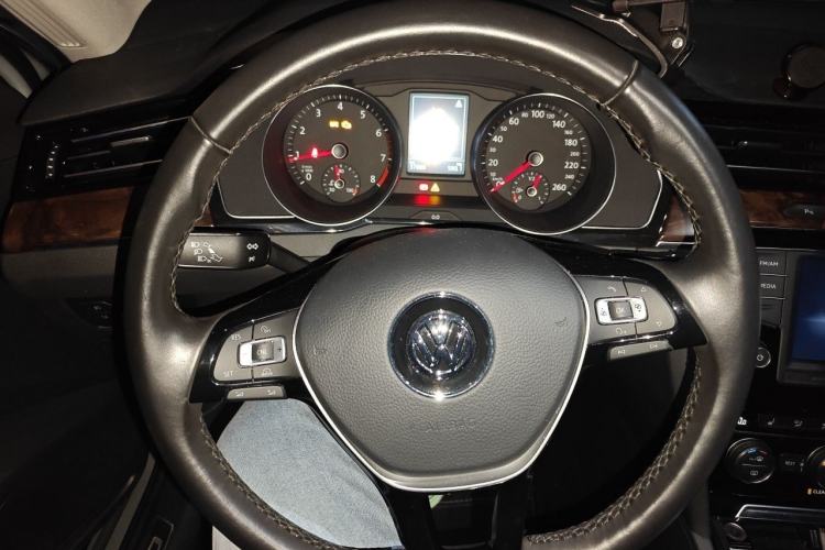 Used Volkswagen Magotan 2017 380TSI DSG Luxury Model Steering Wheel