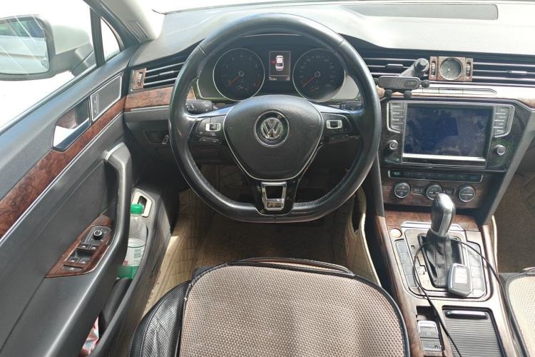 Used Volkswagen Magotan 2017 330TSI DSG Luxury Model Steering Wheel