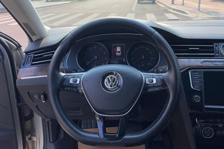 Used Volkswagen Magotan 2017 380TSI DSG Prestige Edition Steering Wheel