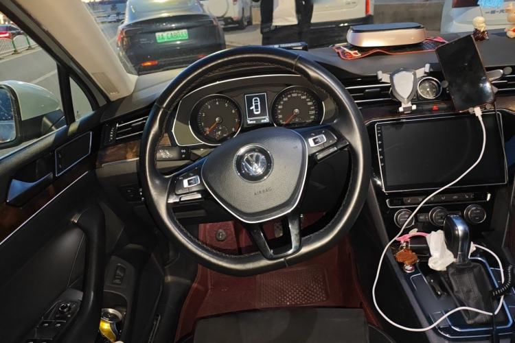 Used Volkswagen Magotan 2017 330TSI DSG Luxury Model Steering Wheel