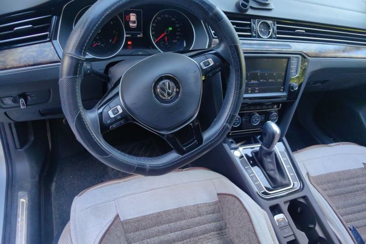 Used Volkswagen Magotan 2017 380TSI DSG Prestige Edition Steering Wheel