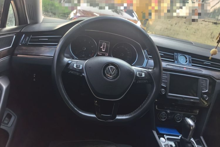 Used Volkswagen Magotan 2017 330TSI DSG Luxury Model Steering Wheel