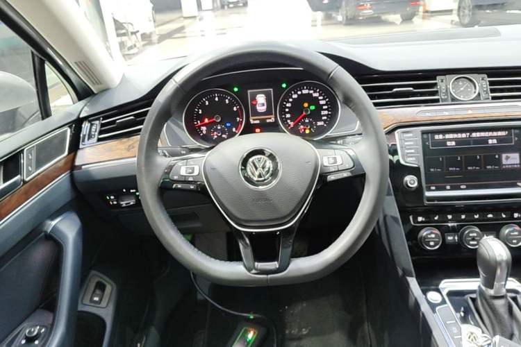 Used Volkswagen Magotan 2017 330TSI DSG Luxury Model Steering Wheel
