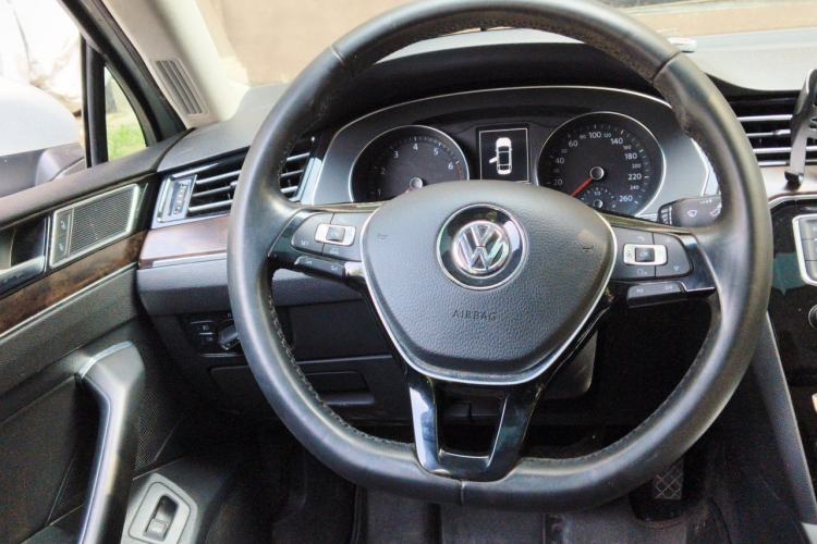 Used Volkswagen Magotan 2017 330TSI DSG Luxury Model Steering Wheel