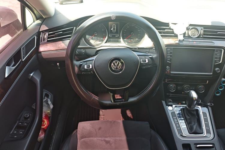 Used Volkswagen Magotan 2017 330TSI DSG Luxury Model Steering Wheel