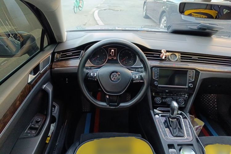 Used Volkswagen Magotan 2017 330TSI DSG Luxury Model Steering Wheel
