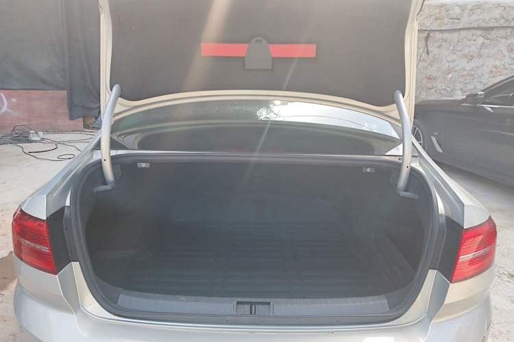 Used Volkswagen Magotan 2017 330TSI DSG Luxury Model Trunk