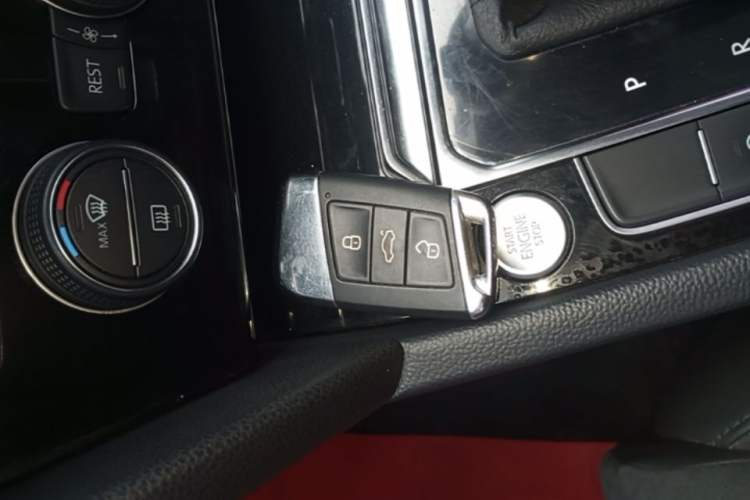 Used Volkswagen Magotan 2017 330TSI DSG Luxury Model Vehicle Key