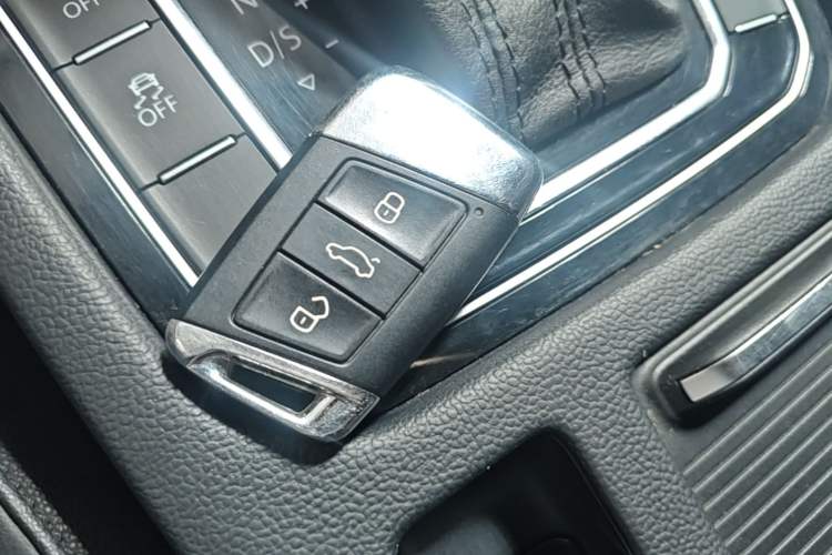 Used Volkswagen Magotan 2017 330TSI DSG Leading Model Vehicle Key
