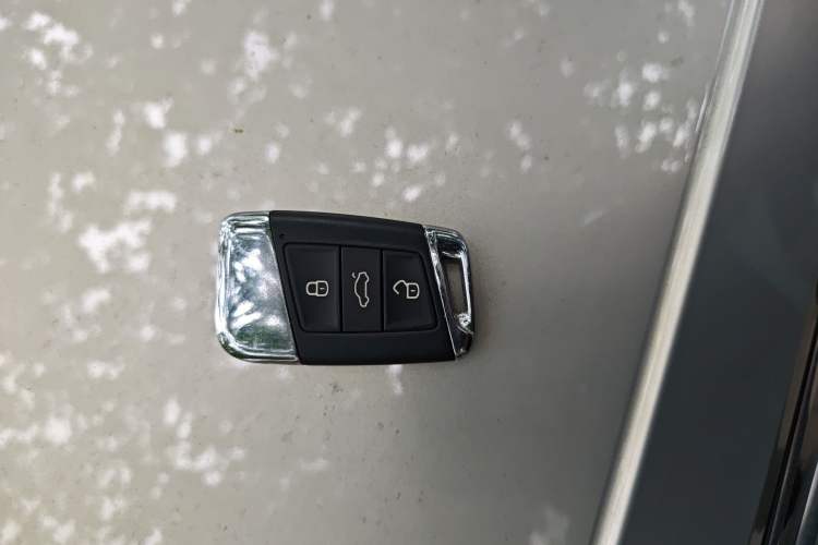 Used Volkswagen Magotan 2017 330TSI DSG Luxury Model Vehicle Key