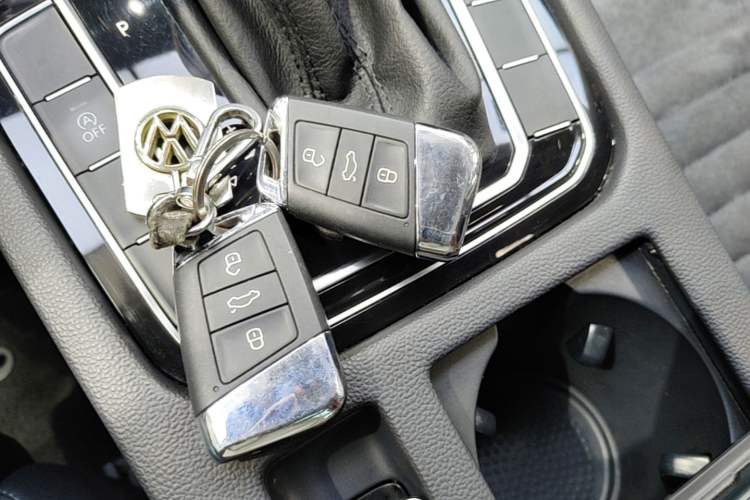 Used Volkswagen Magotan 2017 330TSI DSG Luxury Model Vehicle Key