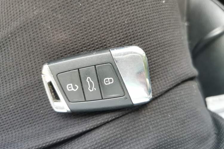 Used Volkswagen Magotan 2017 330TSI DSG Luxury Model Vehicle Key