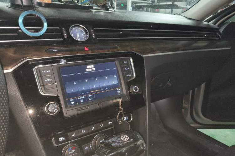 Used Volkswagen Magotan 2017 330TSI DSG Luxury Model Audio And AC Panel