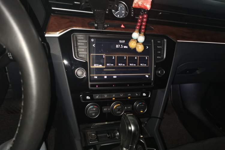 Used Volkswagen Magotan 2017 330TSI DSG Luxury Model Audio And AC Panel