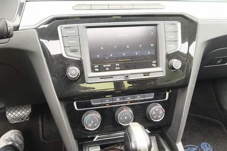 Used Volkswagen Magotan 2017 330TSI DSG Leading Model Audio And AC Panel