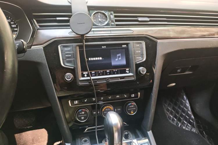 Used Volkswagen Magotan 2017 330TSI DSG Luxury Model Audio And AC Panel