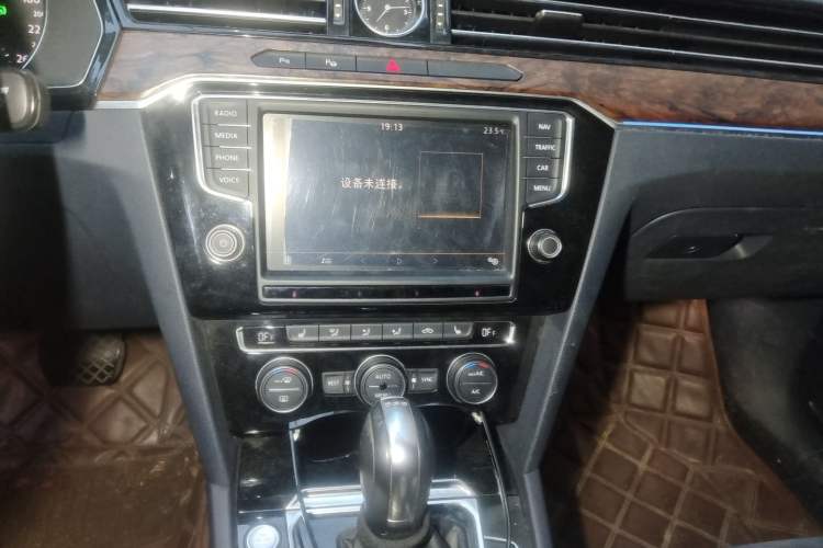 Used Volkswagen Magotan 2017 330TSI DSG Luxury Model Audio And AC Panel