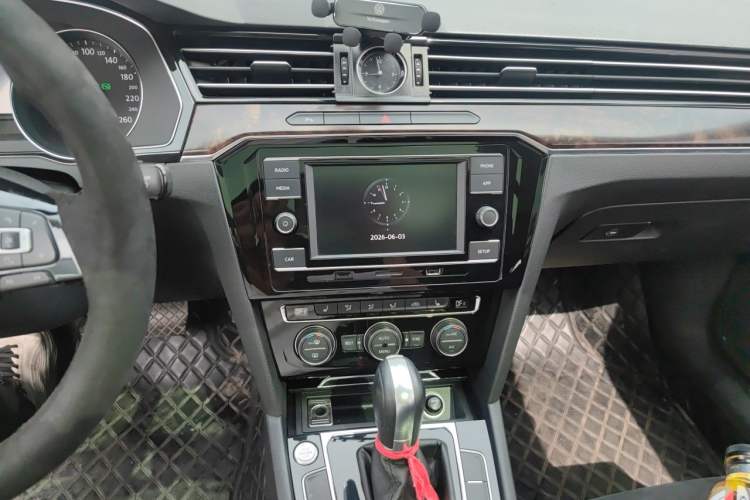 Used Volkswagen Magotan 2017 330TSI DSG Luxury Model Audio And AC Panel
