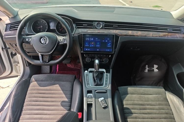 Used Volkswagen Magotan 2017 330TSI DSG Luxury Model Center Console