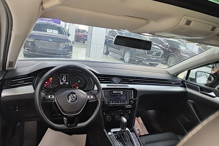 Used Volkswagen Magotan 2017 330TSI DSG Leading Model Center Console