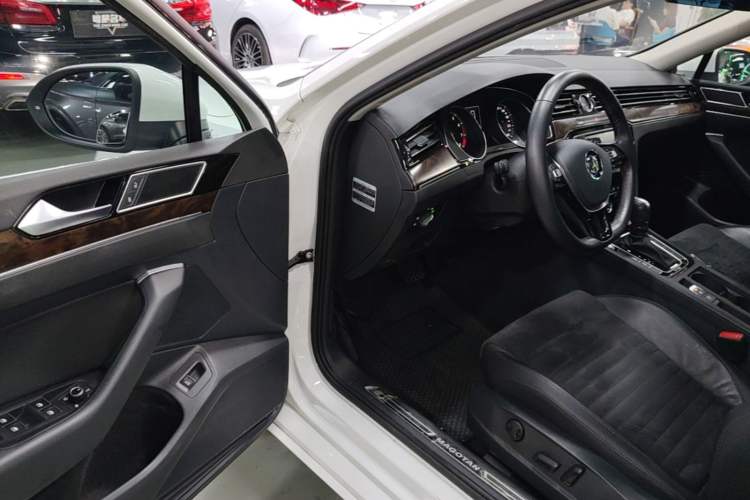 Used Volkswagen Magotan 2017 330TSI DSG Luxury Model Driver Seat