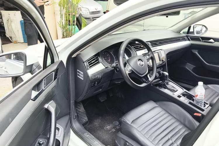 Used Volkswagen Magotan 2017 330TSI DSG Leading Model Driver Seat