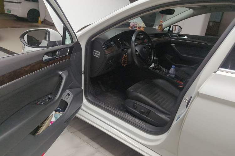 Used Volkswagen Magotan 2017 330TSI DSG Luxury Model Driver Seat