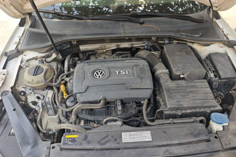 Used Volkswagen Magotan 2017 330TSI DSG Luxury Model Engine Bay
