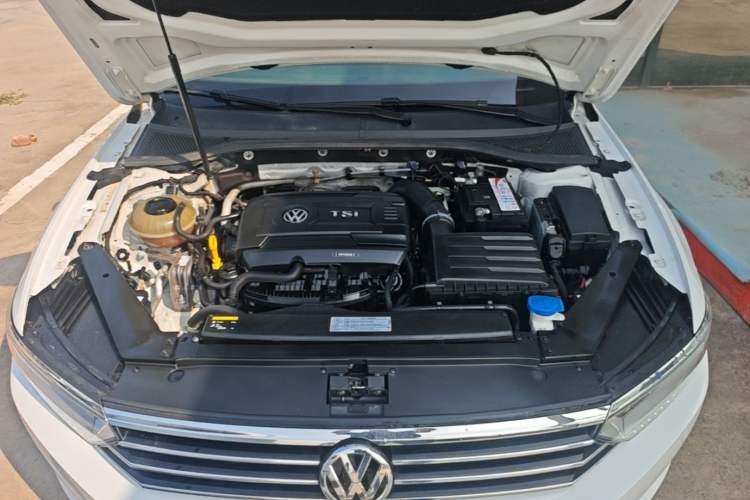 Used Volkswagen Magotan 2017 330TSI DSG Luxury Model Engine Bay