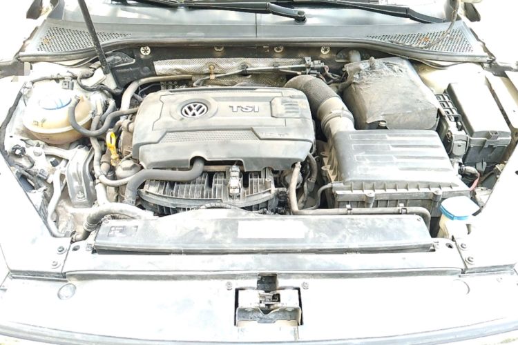 Used Volkswagen Magotan 2017 330TSI DSG Luxury Model Engine Bay