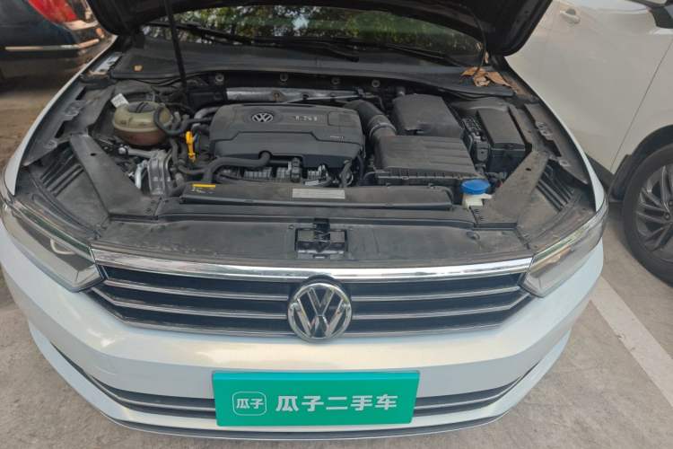 Used Volkswagen Magotan 2017 330TSI DSG Luxury Model Engine Bay