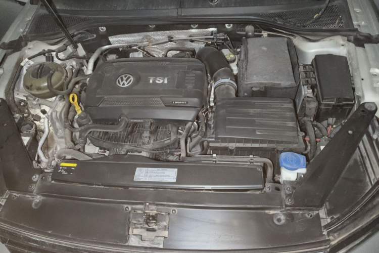 Used Volkswagen Magotan 2017 330TSI DSG Luxury Model Engine Bay